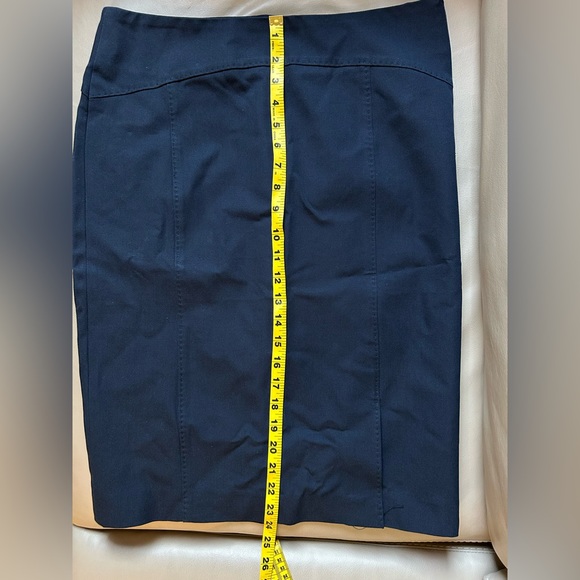 Banana Republic navy blue unlined pencil skirt - Picture 2 of 8